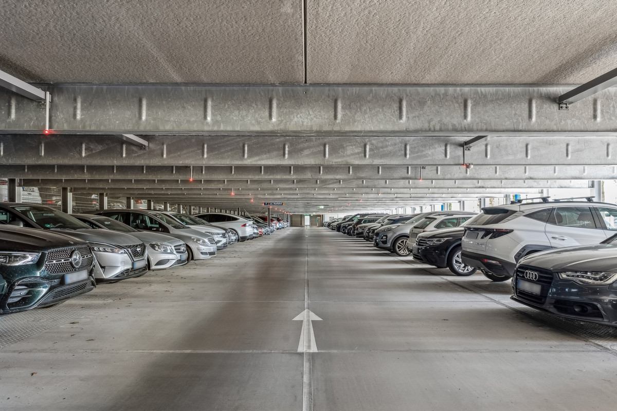 Gennemkørsel i Easy Airport Parking parkeringshuset ved Berlin Brandenburg Lufthavn (BER)