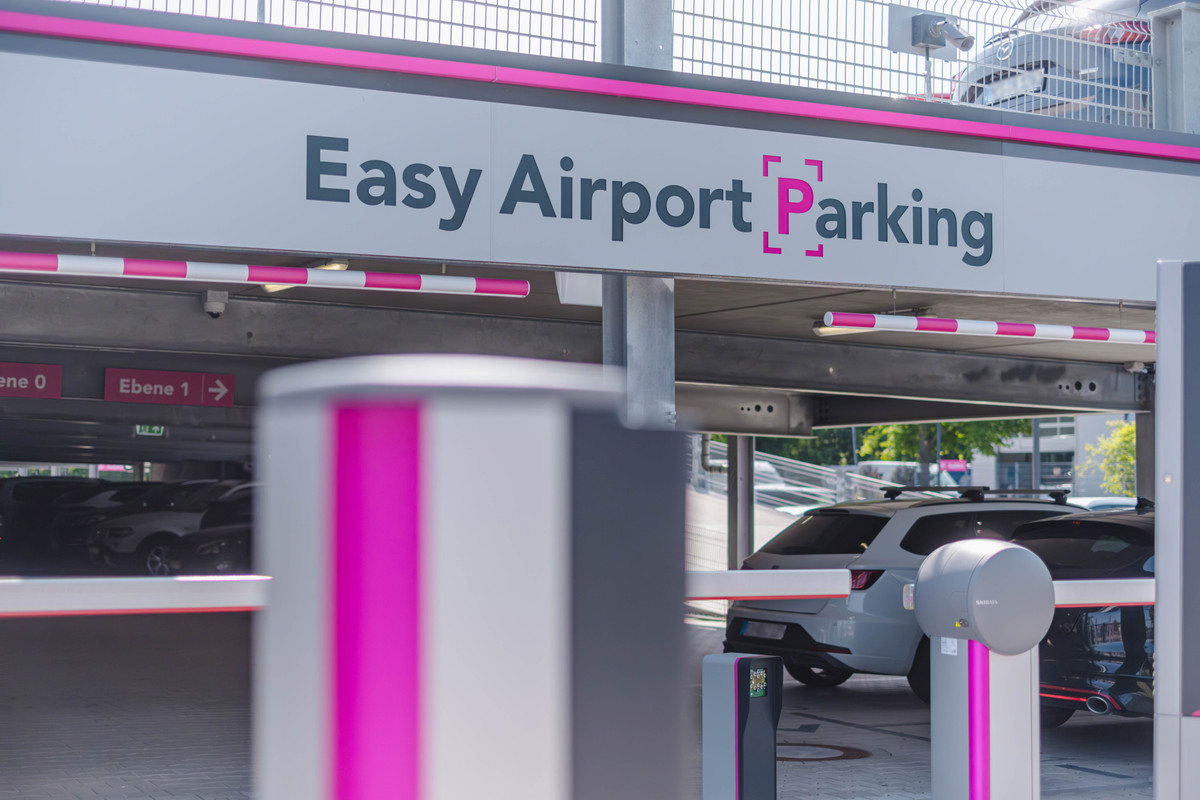 Einfahrt des Parkhauses von Easy Airport Parking am Flughafen Hannover (HAJ)