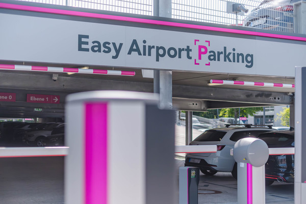Einfahrt des Parkhauses von Easy Airport Parking am Flughafen Hannover (HAJ)