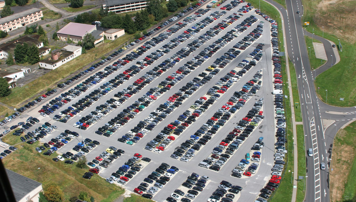 Luftfoto af parkeringspladsen ved Easy Airport Parking ved Frankfurt-Hahn lufthavn (HHN)