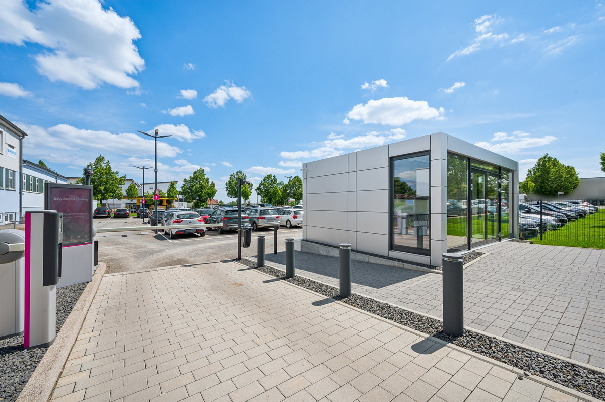 Well-maintained access road with shelter at the parking lot of Easy Airport Parking at Stuttgart Airport (STR)