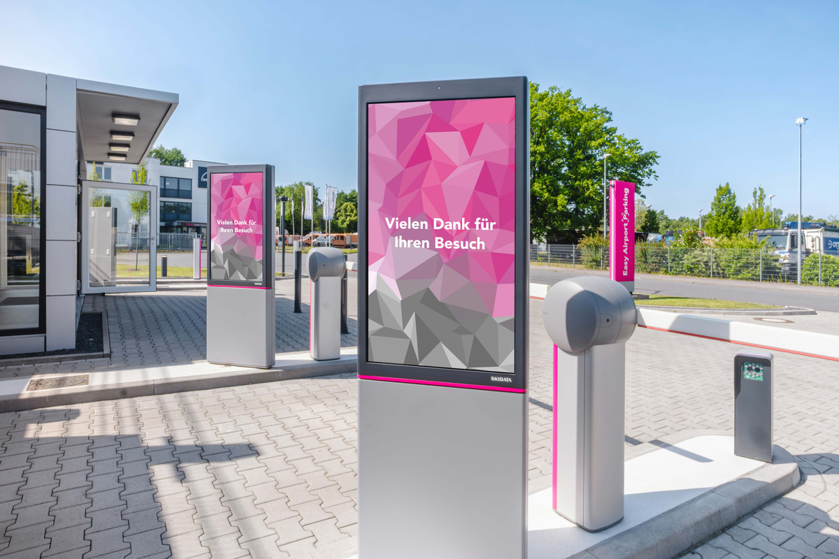 Digitale Dankesanzeige bei der Ausfahrt am Parkhaus von Easy Airport Parking am Flughafen Hannover (HAJ)